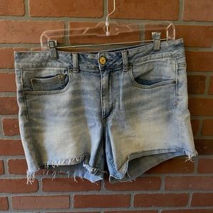 American eagle light wash midi stretch Jean short size 14